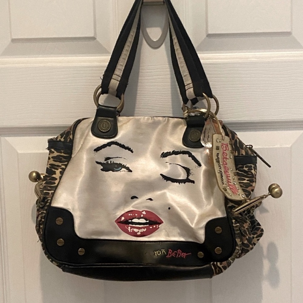 BETSEYVILLE By BETSEY JOHNSON Diamond Girl Wink Marilyn Monroe Shoulder Bag